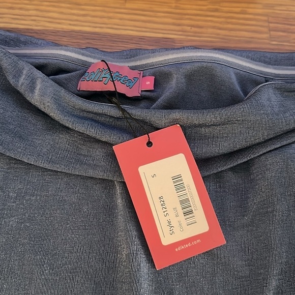 🆕 NWT EDIKTED Women's Off Shoulder Long Sleeves Top SIZE SMALL - Picture 2 of 4